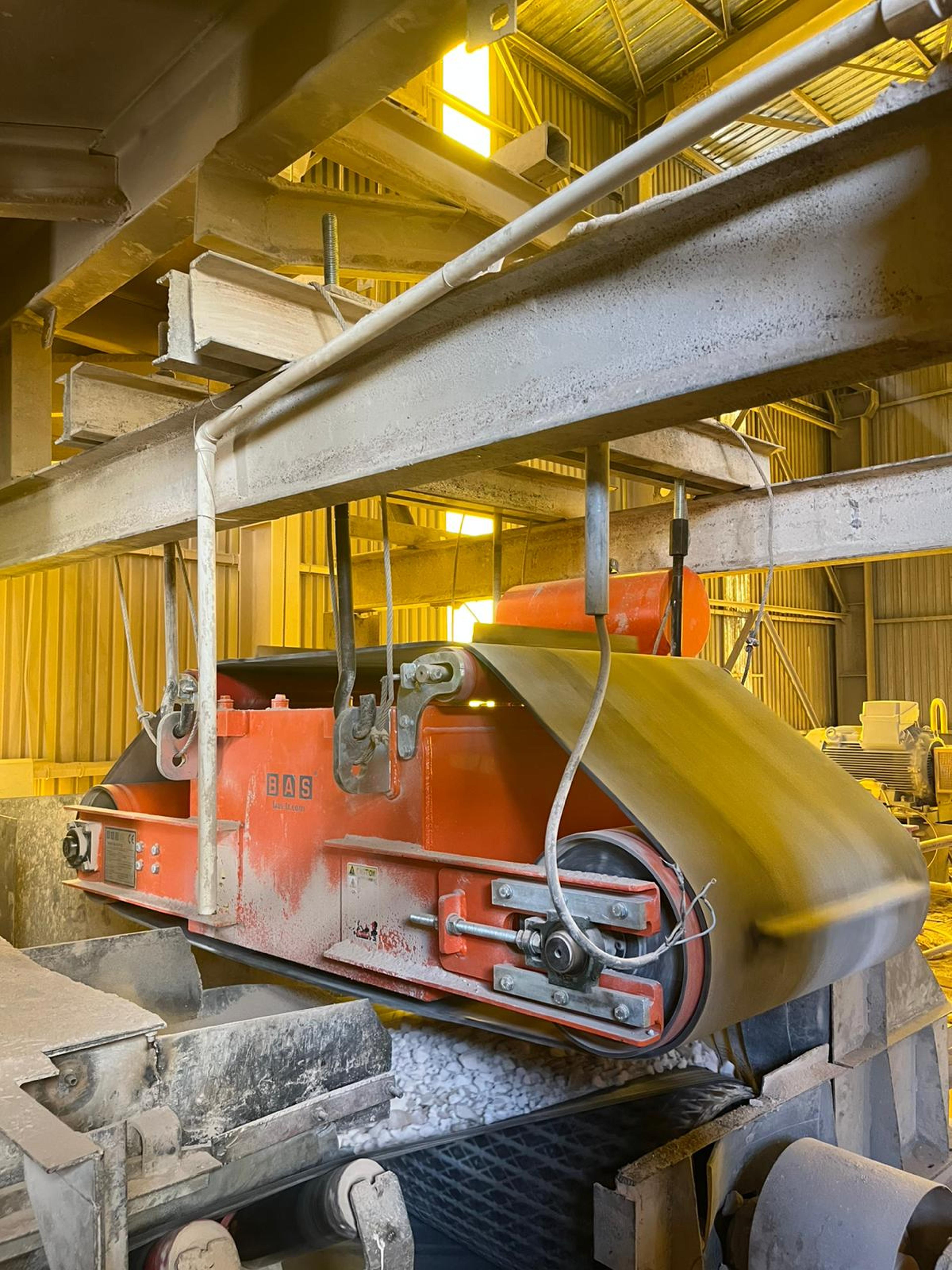 Electromagnetic Overband Metal Separator