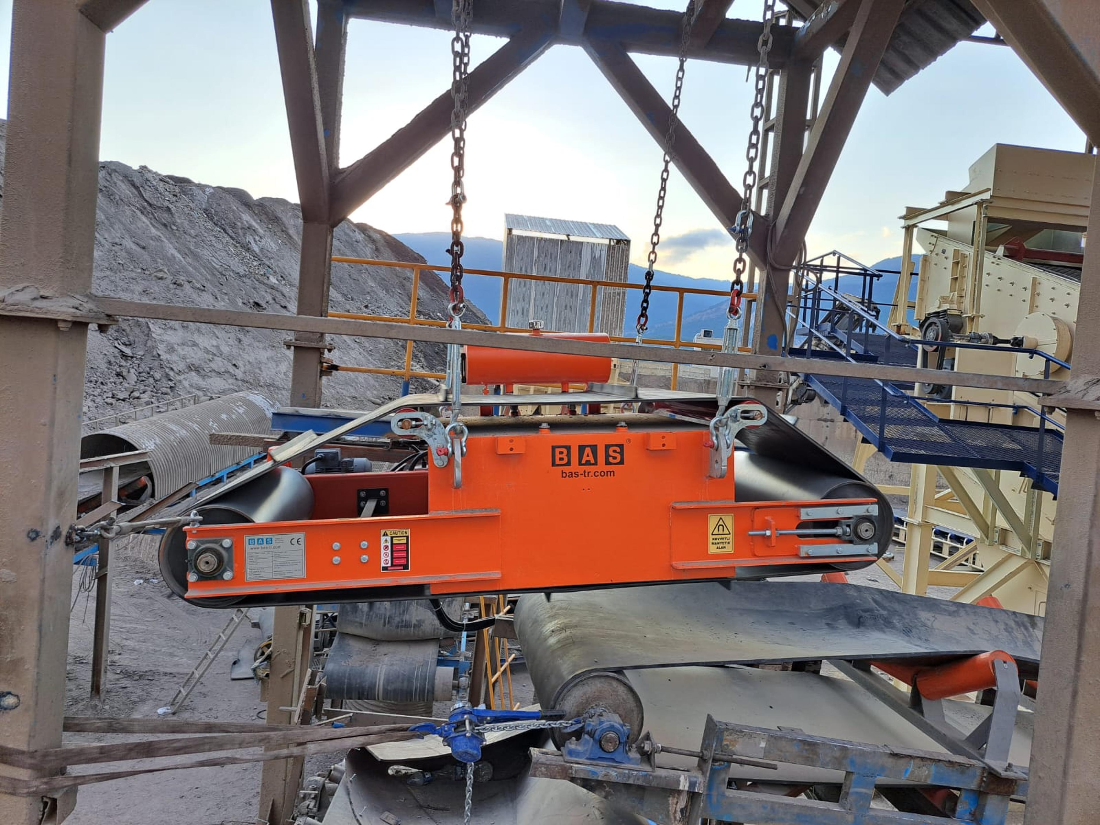 Electromagnetic Overband Metal Separator
