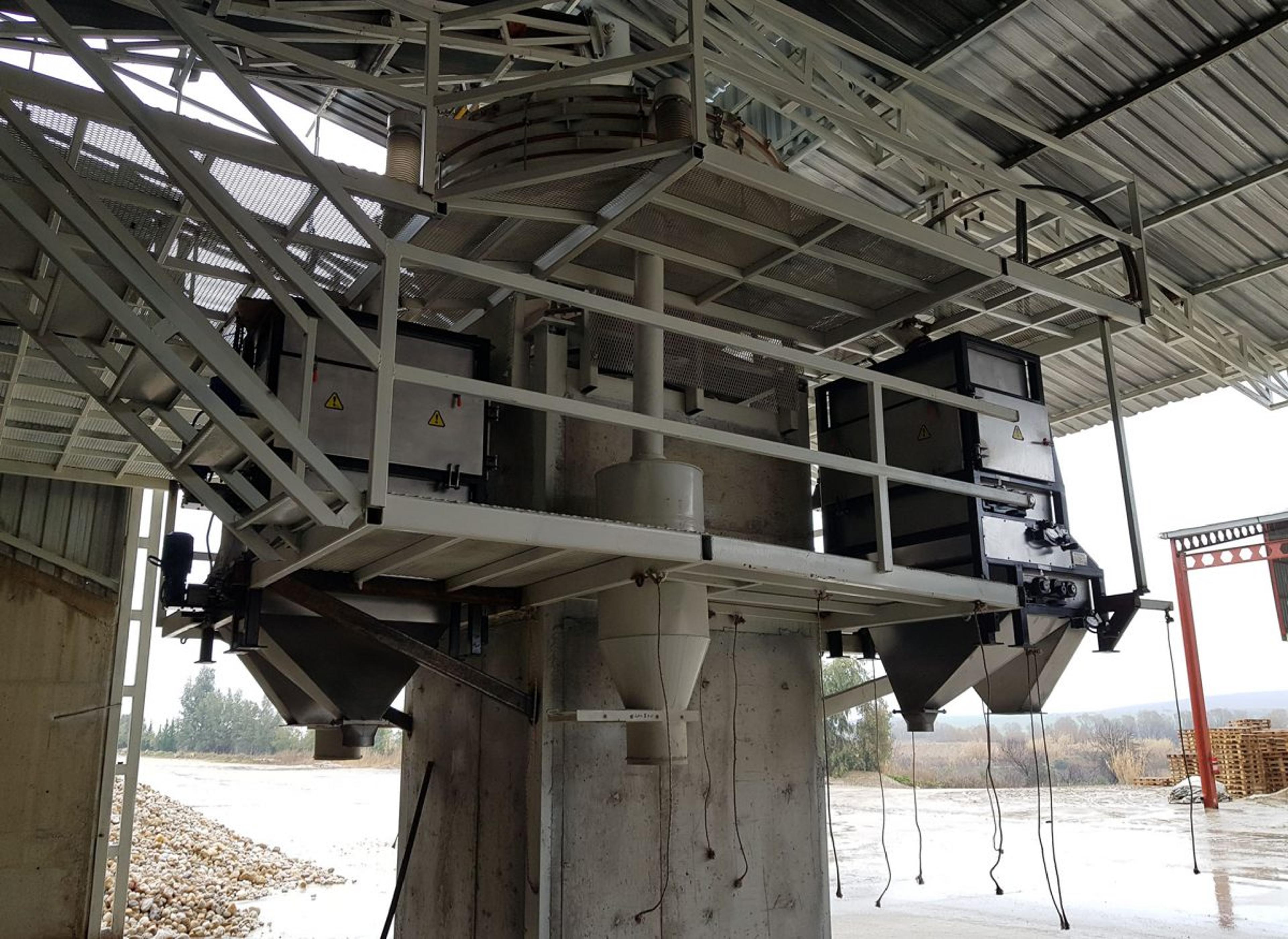 ekipmanlar cevherzenginlestirme rollmanyetikseparator1 1200x875 1 3