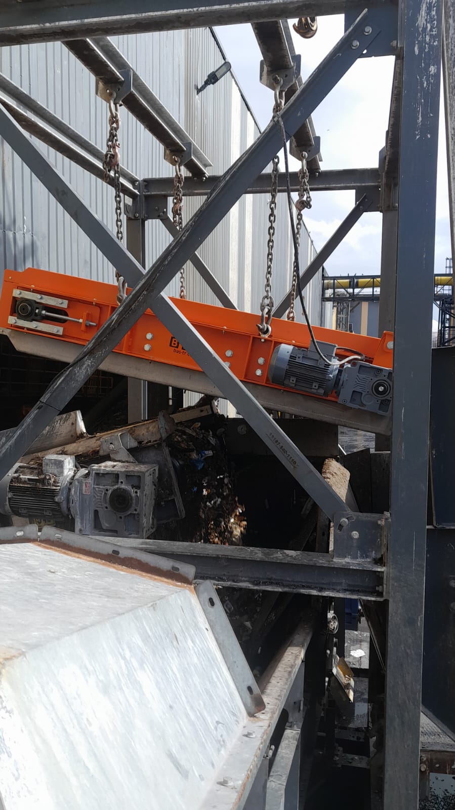 Permanent overbelt separator mbs m